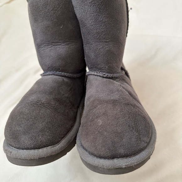 UGG Classic Gray Boots - Picture 4 of 6
